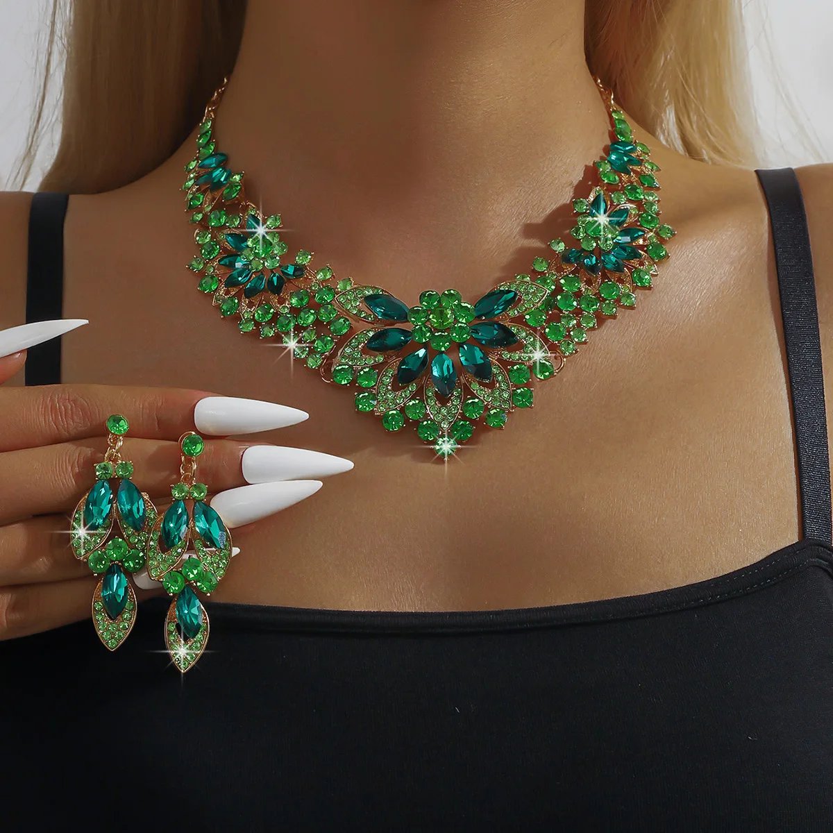 Ensemble de bijoux pour femmes, collier et boucles d'oreilles, couronne, Design à la mode, adapté aux cadeaux de mariage, de fête et de Festival