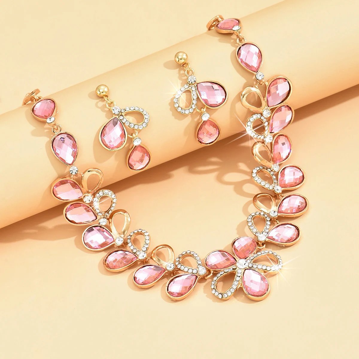 Ensemble de boucles d'oreilles et collier en forme de goutte d'eau pour femmes, 3 pièces, fleur scintillante, adapté aux fêtes, accessoires de banquet, cadeaux de Festival