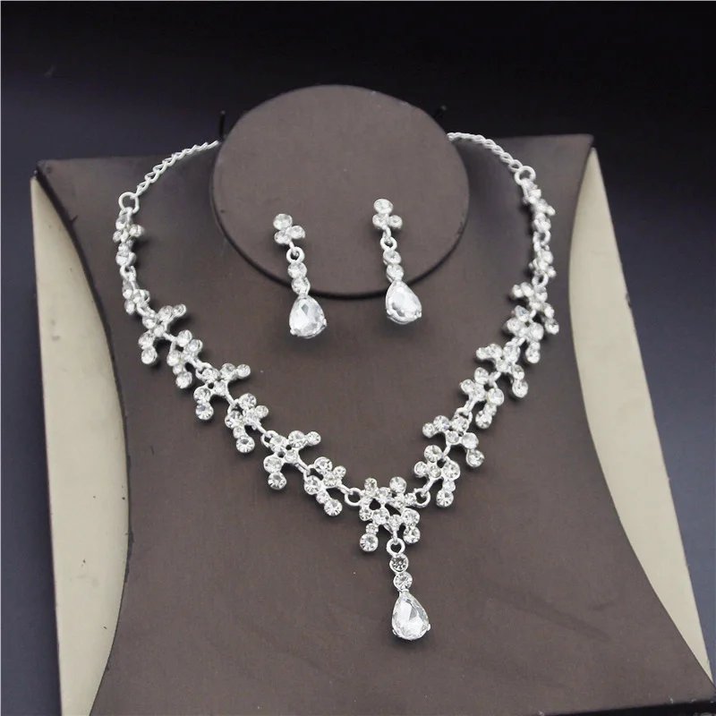 Ensemble de bijoux de mariage en cristal pour femmes, couleur or, strass, collier, longues boucles d'oreilles, accessoires pour robe de demoiselle d'honneur