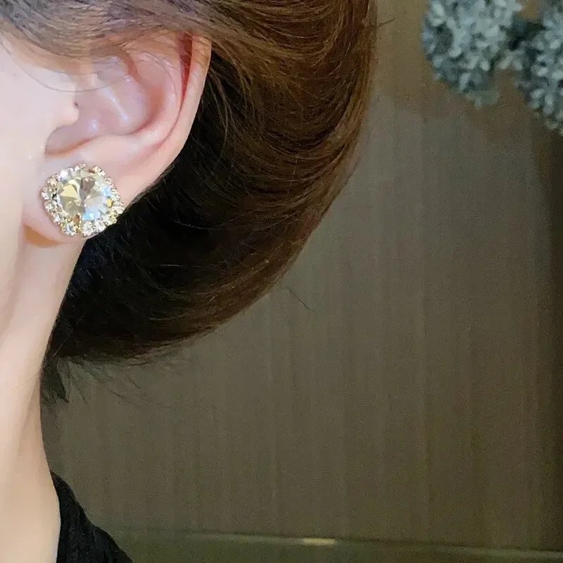 Ensemble de colliers et boucles d'oreilles carrées à la mode, chaîne de clavicule légère de luxe, vêtements de cou personnalisés haut de gamme pour femmes, motif façonnant