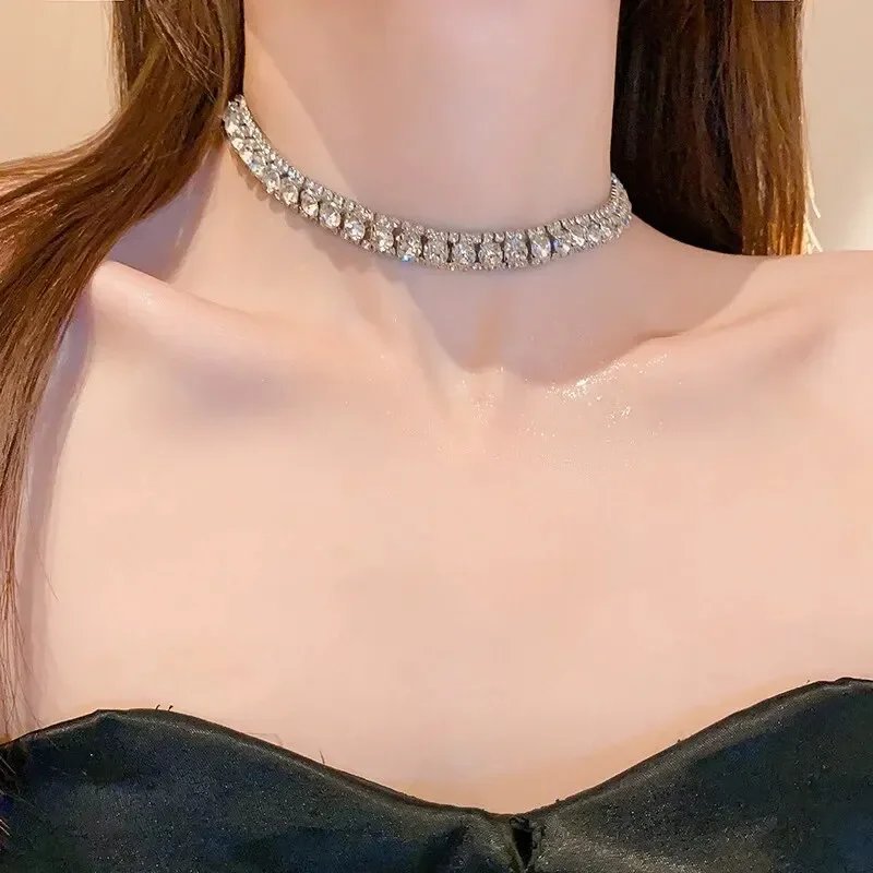 Ensemble de colliers et boucles d'oreilles carrées à la mode, chaîne de clavicule légère de luxe, vêtements de cou personnalisés haut de gamme pour femmes, motif façonnant