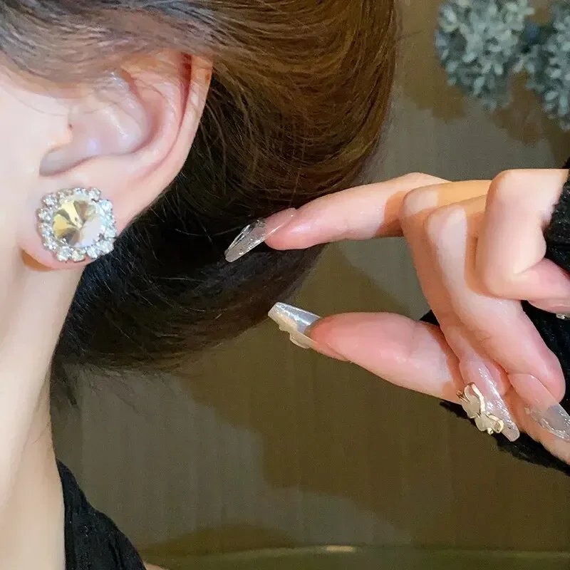 Ensemble de colliers et boucles d'oreilles carrées à la mode, chaîne de clavicule légère de luxe, vêtements de cou personnalisés haut de gamme pour femmes, motif façonnant