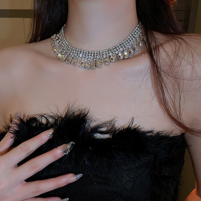 Exaggerated Square Inlaid Rhinestone Necklace for Women Fashion Light Luxury Clavicle Chain Necklaces Wedding Fringe Jewelry