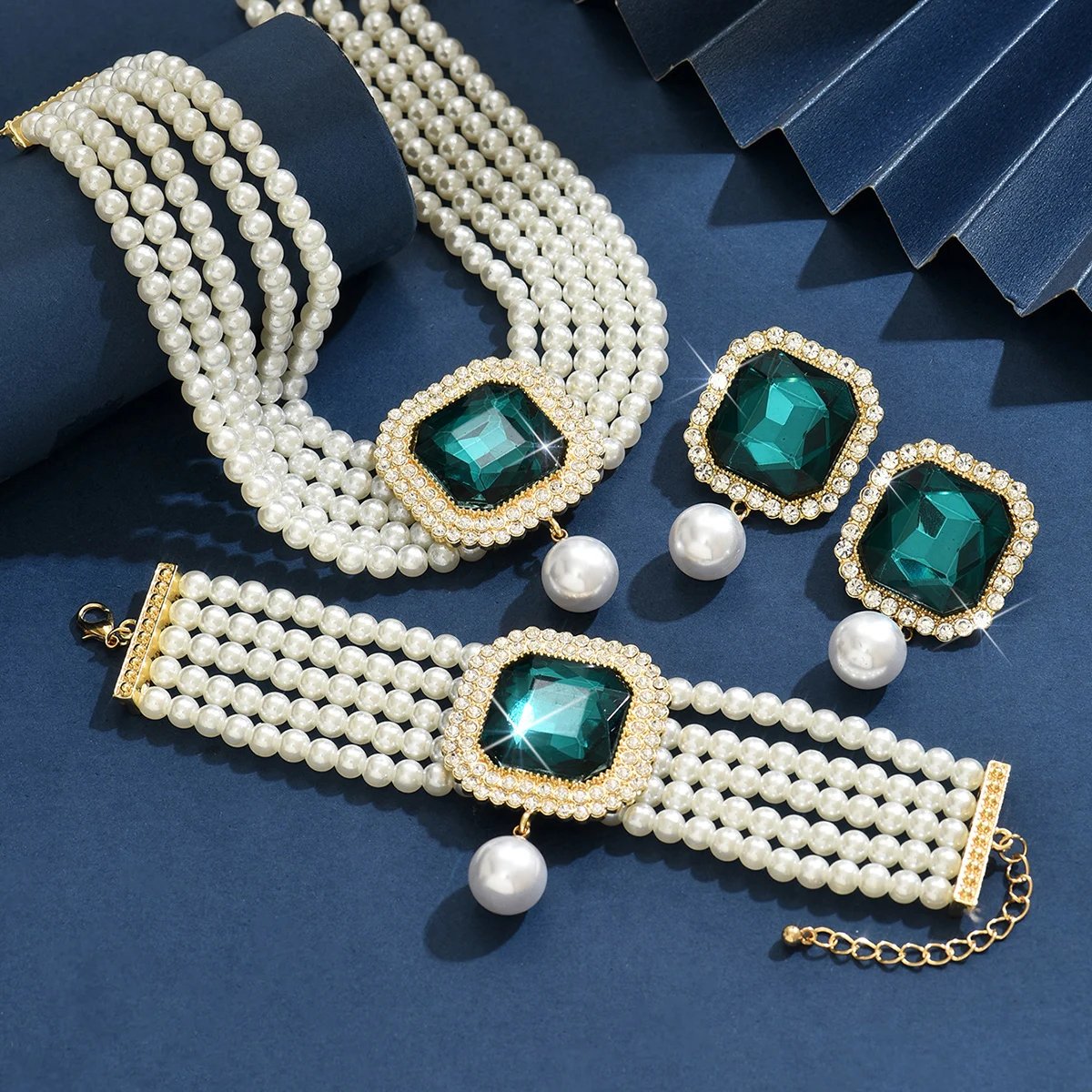 Ensemble de bijoux pour femmes, léger, de luxe, Style court, Imitation de perles, strass, collier, boucles d'oreilles, Bracelet, cadeau de fête, Festival Ensemble de bijoux pour femmes, léger, de luxe, Style court, Imitation de perles, strass, collier, boucles d'oreilles, Bracelet, cadeau de fête, Festival