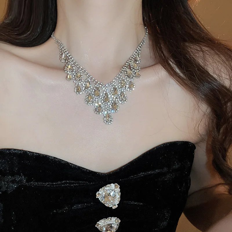 Ensemble de bijoux pour femmes, 3 pièces, strass incrustés, pendentif, colliers, boucles d'oreilles rétro, breloques, ensemble d'accessoires de mariage