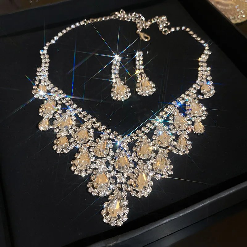 Ensemble de bijoux pour femmes, 3 pièces, strass incrustés, pendentif, colliers, boucles d'oreilles rétro, breloques, ensemble d'accessoires de mariage