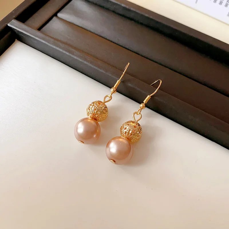 Collier et boucles d'oreilles en perles géométriques rétro françaises, Design de mode, chaîne de clavicule légère, ensembles de bijoux de luxe haut de gamme Collier et boucles d'oreilles en perles géométriques rétro françaises, Design de mode, chaîne de clavicule légère, ensembles de bijoux de luxe haut de gamme