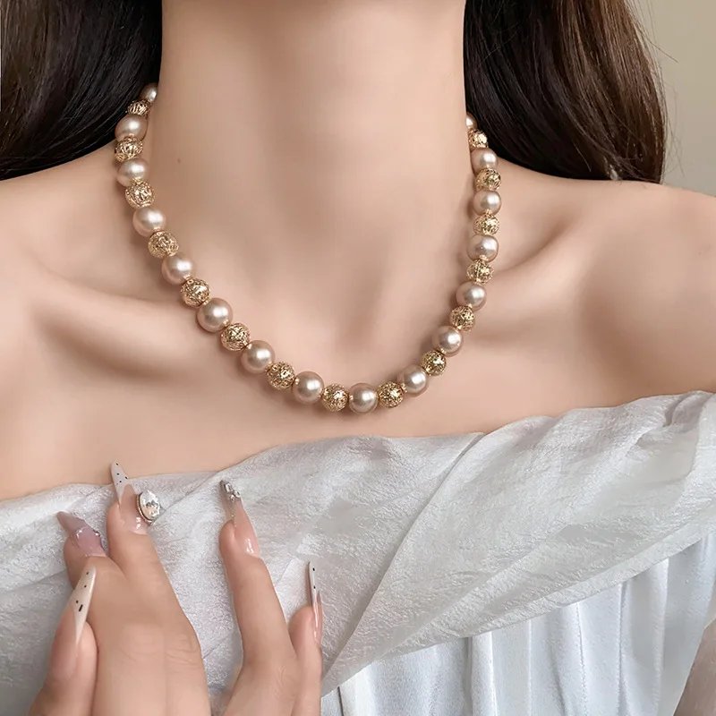 Collier et boucles d'oreilles en perles géométriques rétro françaises, Design de mode, chaîne de clavicule légère, ensembles de bijoux de luxe haut de gamme Collier et boucles d'oreilles en perles géométriques rétro françaises, Design de mode, chaîne de clavicule légère, ensembles de bijoux de luxe haut de gamme