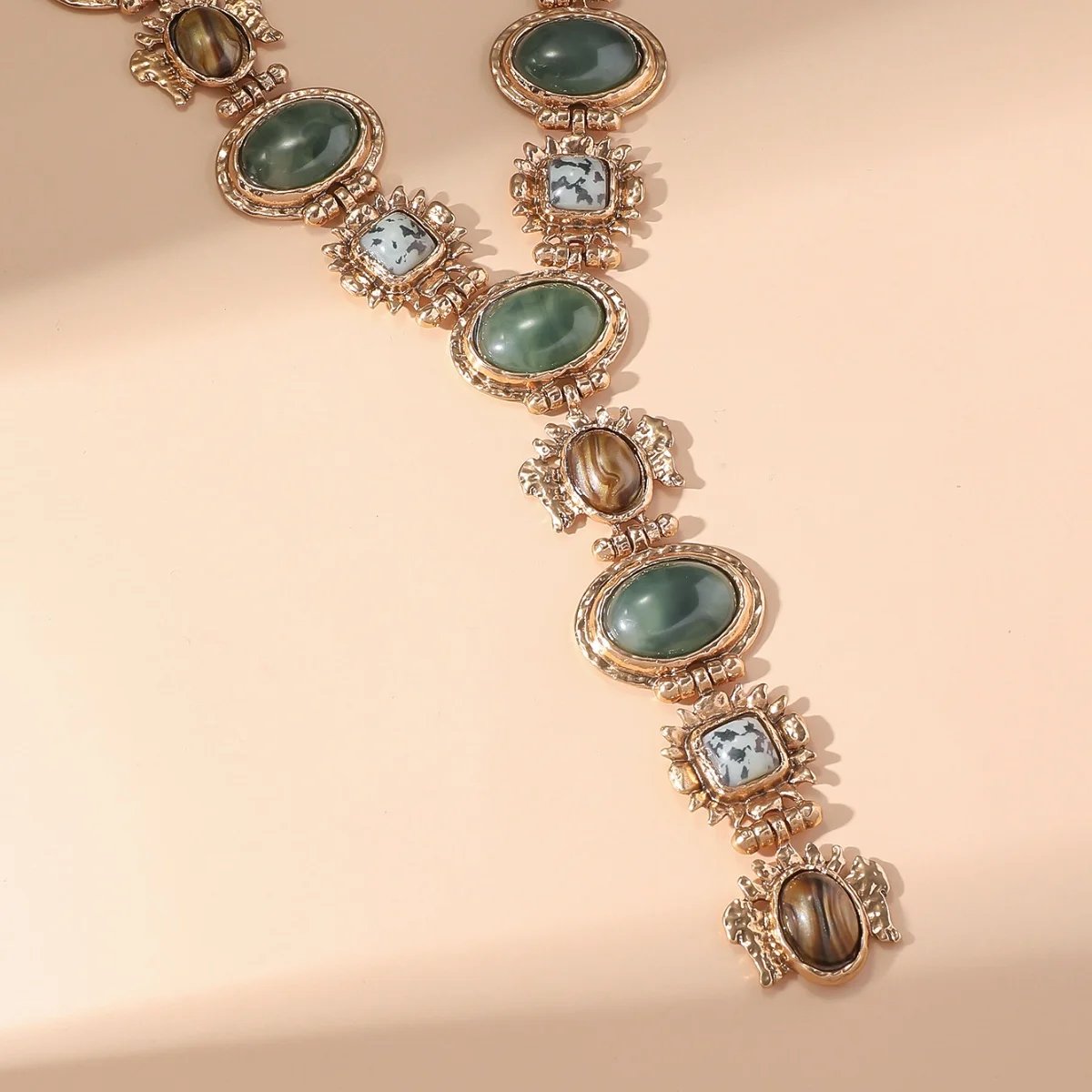 Collier Vintage en résine géométrique épaisse pour femmes, grand collier en métal irrégulier et exagéré, bijoux de Style ethnique, cadeaux