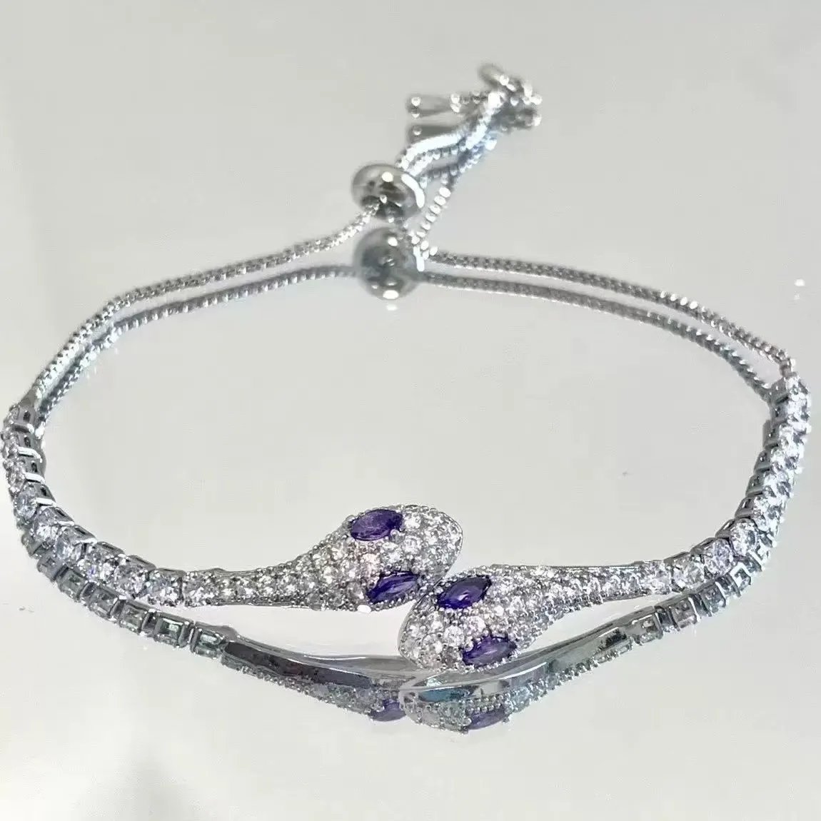 Bracelet en Zircon serpent pour femmes, élégant, yeux en cristal noir, accessoire quotidien personnalisé à la mode, bijoux de fête, cadeaux d'anniversaire Bracelet en Zircon serpent pour femmes, élégant, yeux en cristal noir, accessoire quotidien personnalisé à la mode, bijoux de fête, cadeaux d'anniversaire