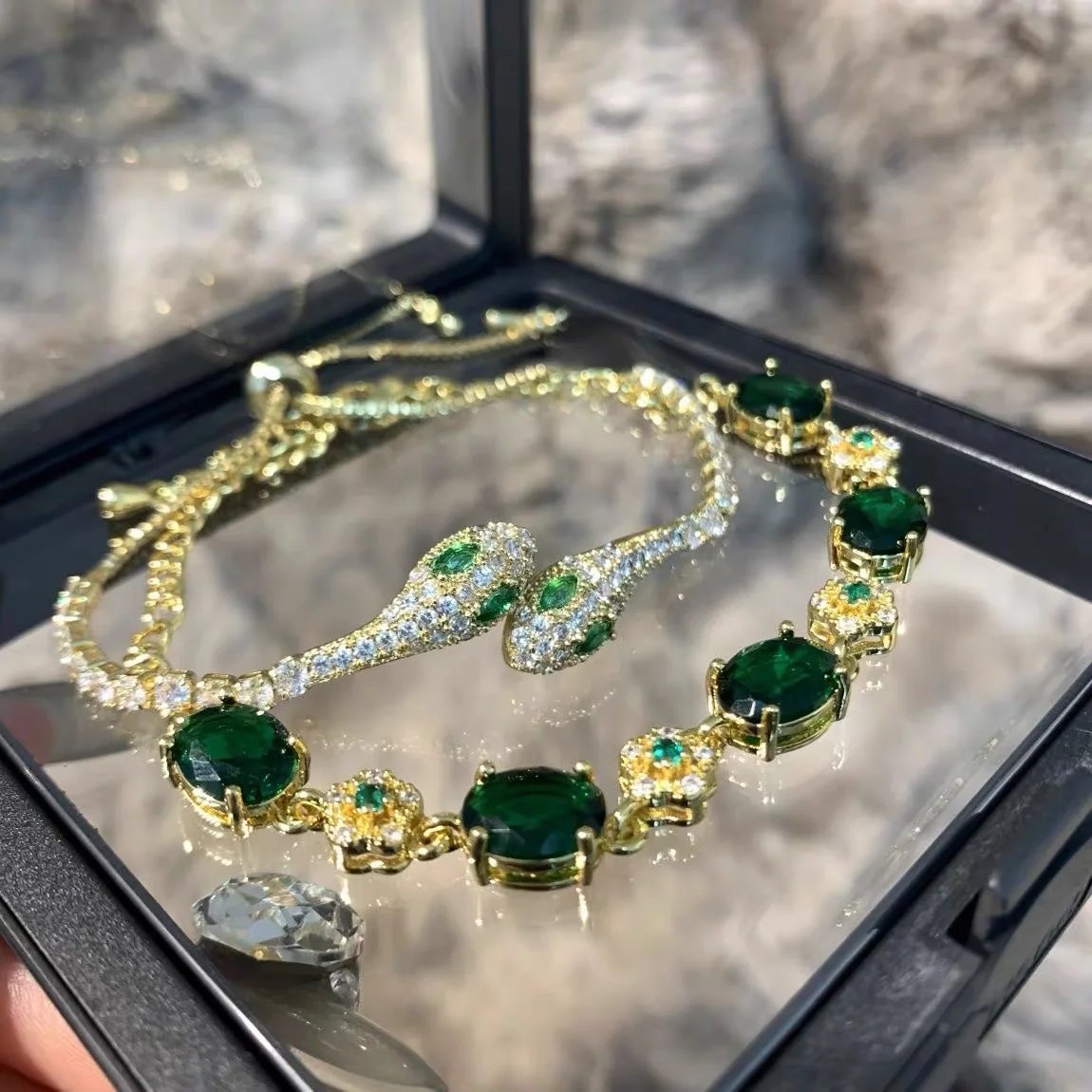 Bracelet en Zircon serpent pour femmes, élégant, yeux en cristal noir, accessoire quotidien personnalisé à la mode, bijoux de fête, cadeaux d'anniversaire Bracelet en Zircon serpent pour femmes, élégant, yeux en cristal noir, accessoire quotidien personnalisé à la mode, bijoux de fête, cadeaux d'anniversaire